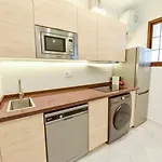 New! Modern Apartment In Central Neighborhood