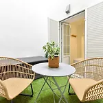 New! Modern Apartment In Central Neighborhood