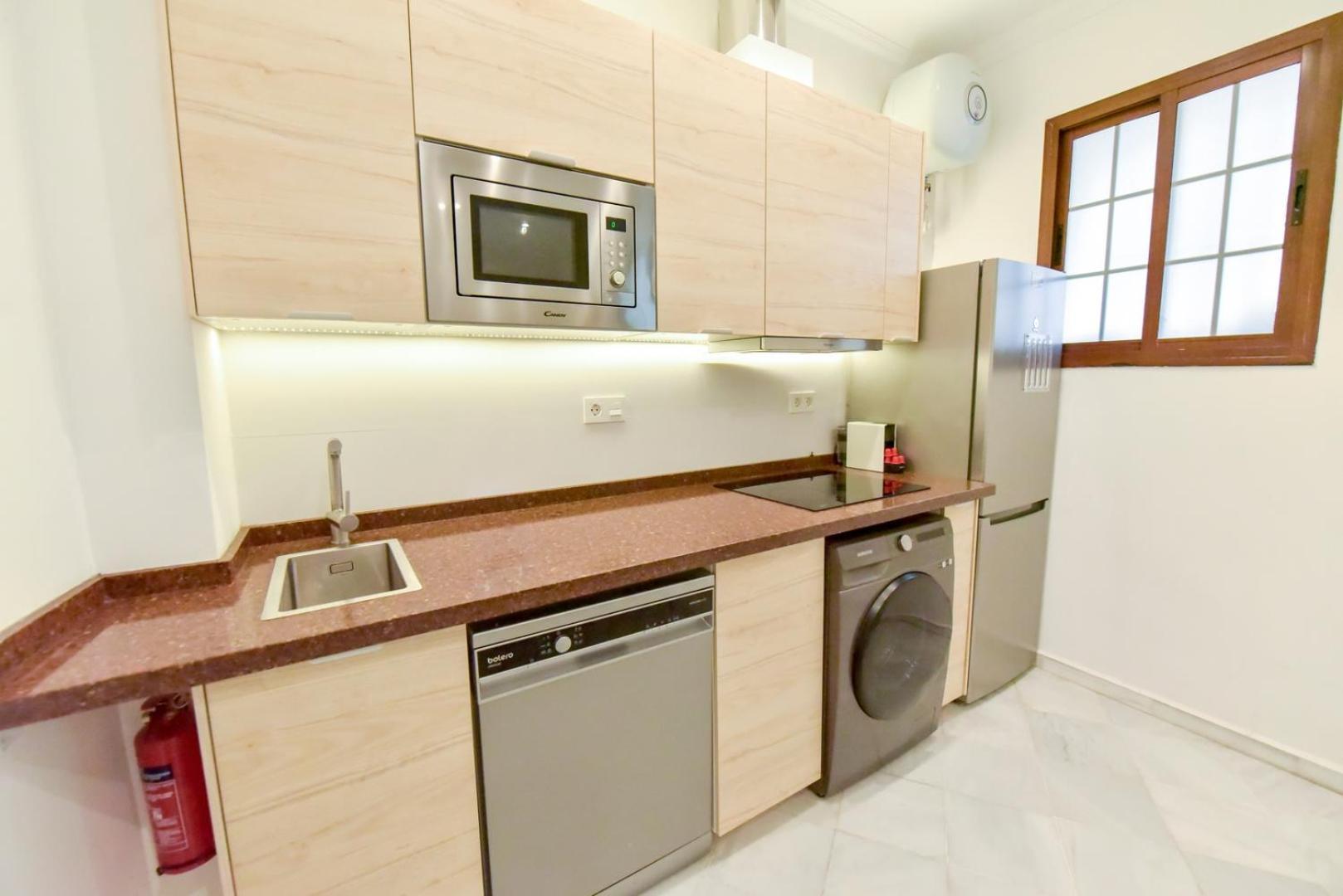 New! Modern In Neighborhood Appartement *
